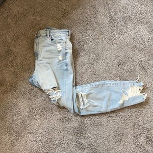 American Eagle Super Distressed Skinny Jegging